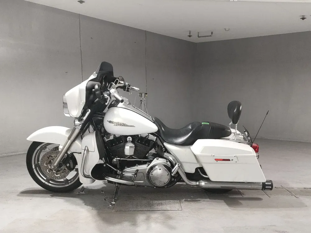 Harley-Davidson Street Glide FLHX1580 2008, белый, фото 2