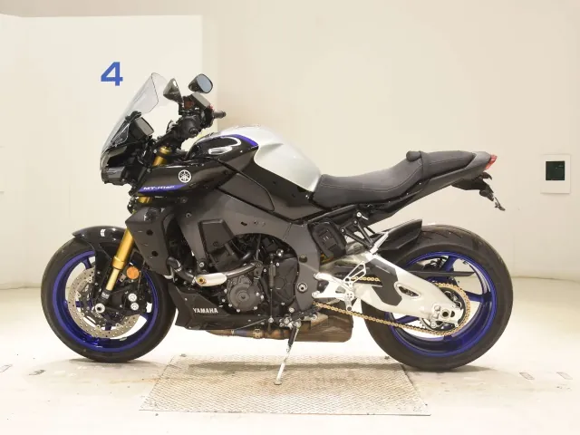 Yamaha MT-10SP 2025, чёрный, серебристый, фото 2