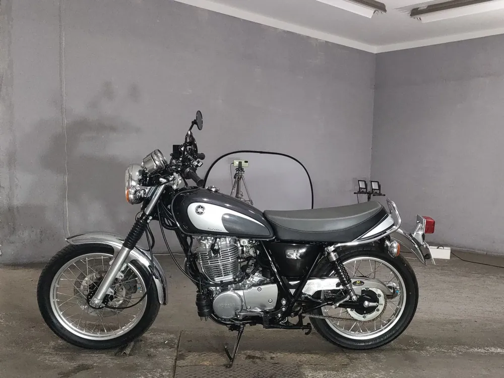 Yamaha SR400 Final Edition Limited 2021, серый, фото 2