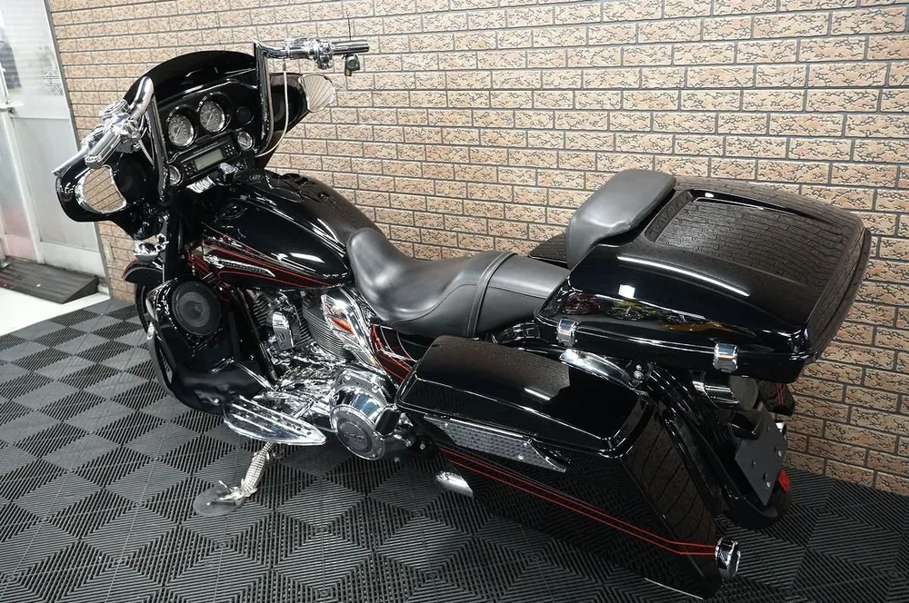 Harley-Davidson FLHXSE 2018, фото 2