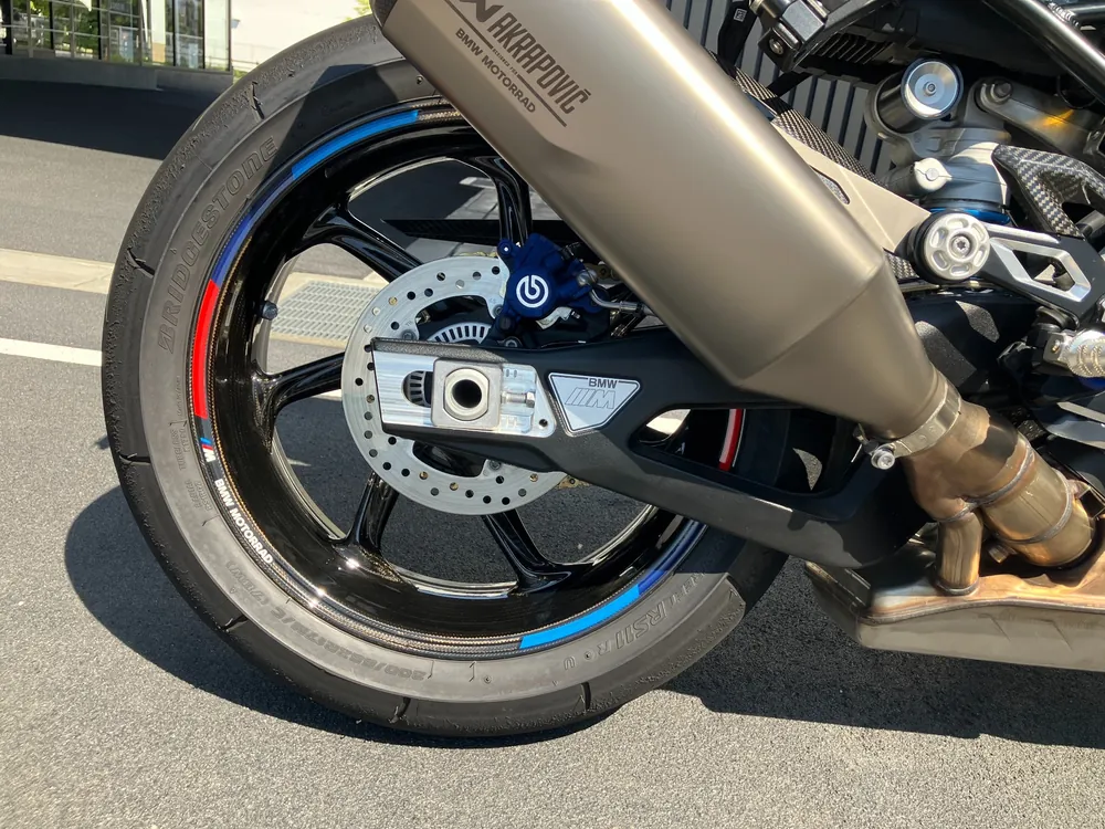 BMW M1000R 2024, чёрный, фото 18