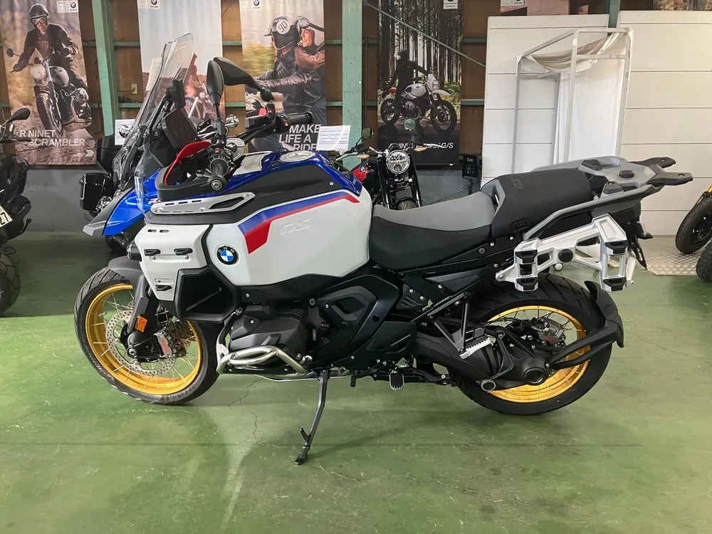 BMW R1300Gs Adv Asa 2026, white / blue, фото 2