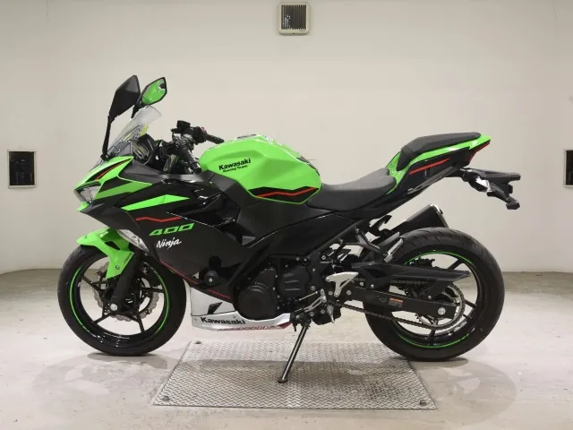 Kawasaki Ninja 400 2022, black | green, фото 2