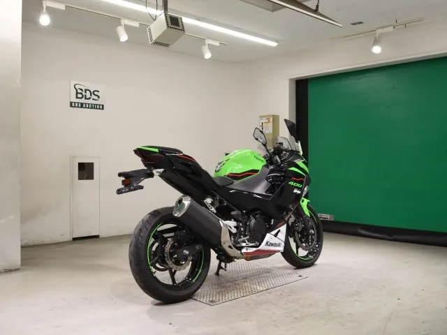 Kawasaki Ninja 400 2022, black | green, фото 5