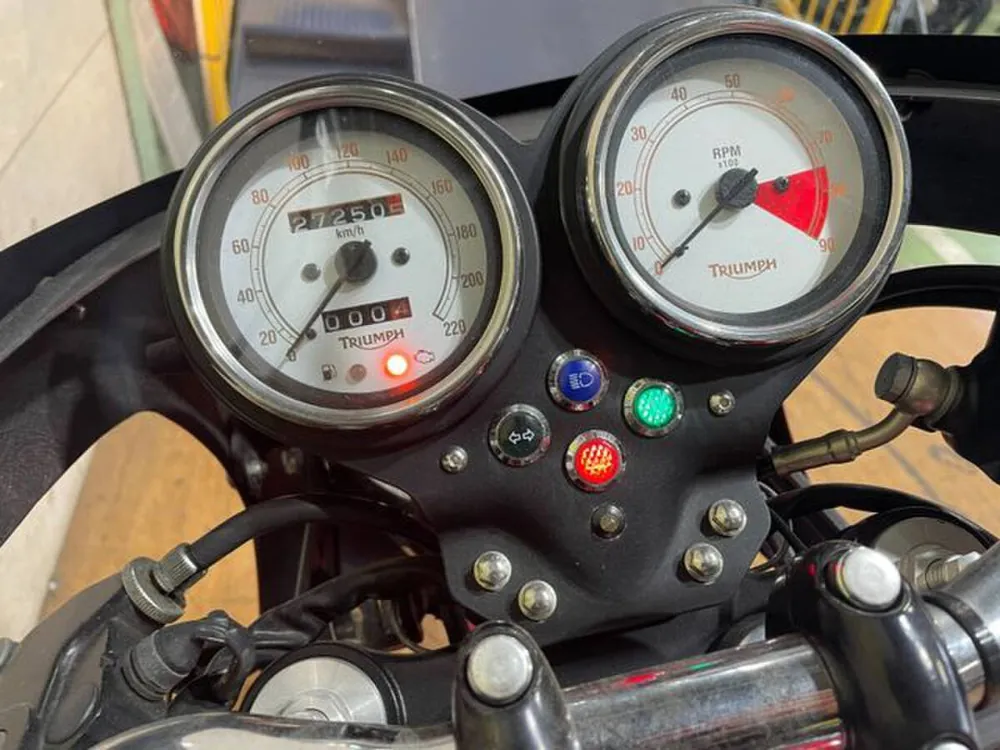 Triumph Thruxton 2004, фото 8