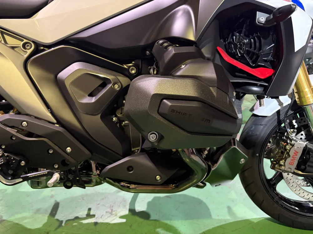 BMW R1300Rs Asa 2026, tricolor color, фото 6