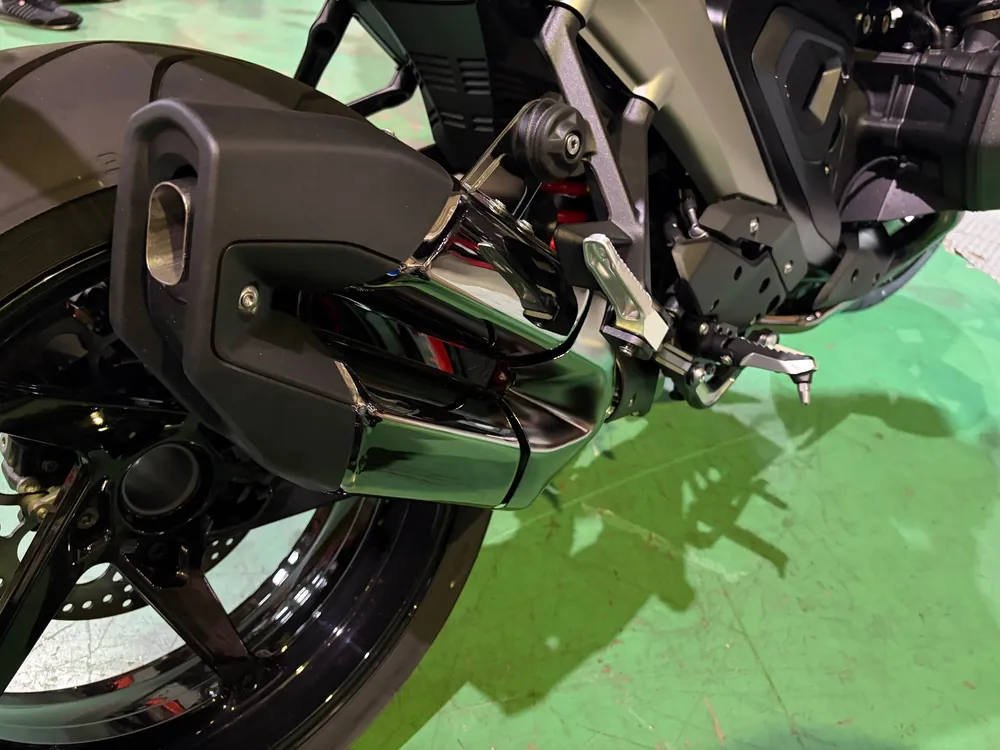 BMW R1300Rs Asa 2026, tricolor color, фото 7