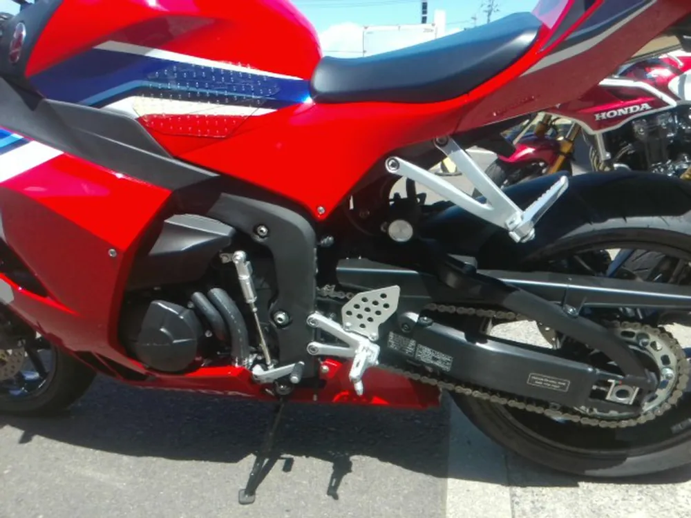 Honda CBR600RR 2022, white / red / blue, фото 4