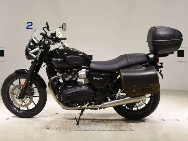 Triumph Street Twin 2016, чёрный, фото 2
