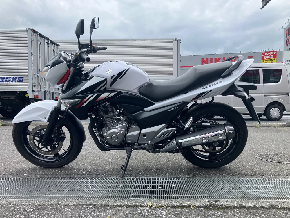 Suzuki GSR250S, white/black, фото 6