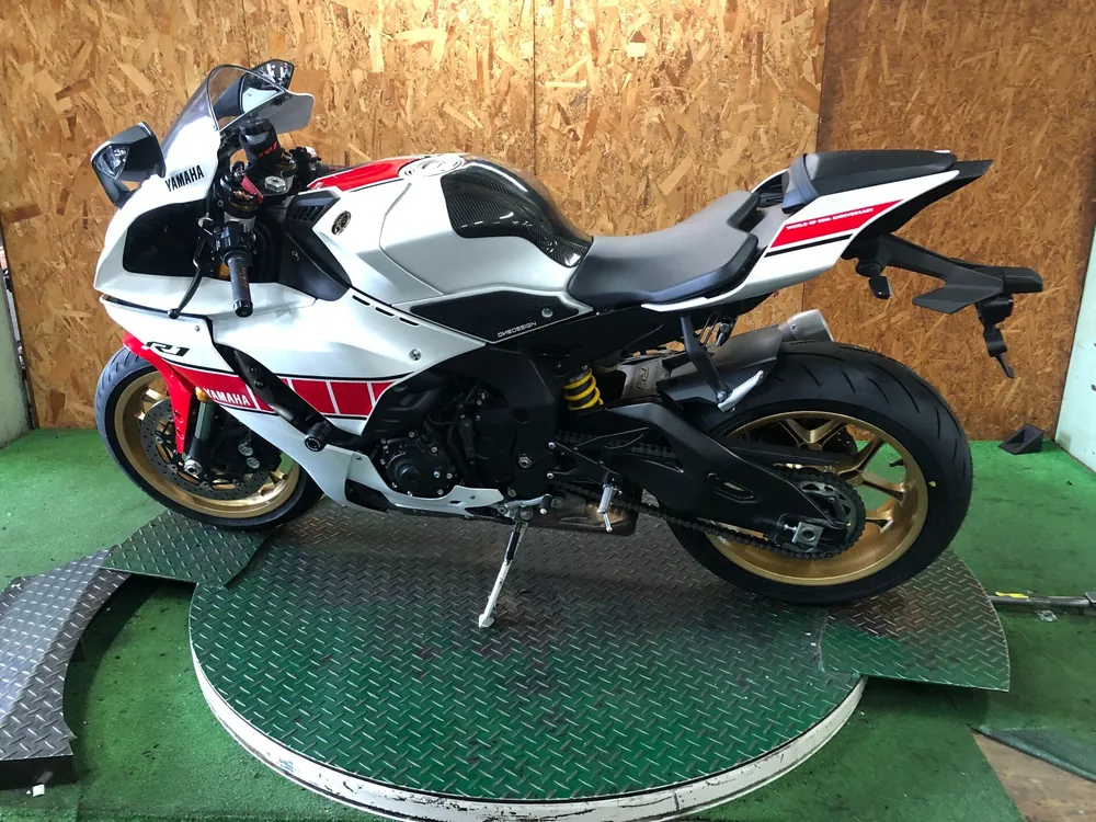 Yamaha YZF-R1M 2023, white / red / yellow, фото 4