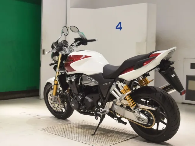 Honda CB1300 2026, white | red, фото 6
