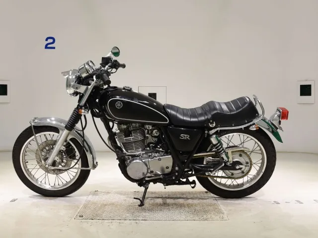 Yamaha SR400 2010, чёрный, фото 2