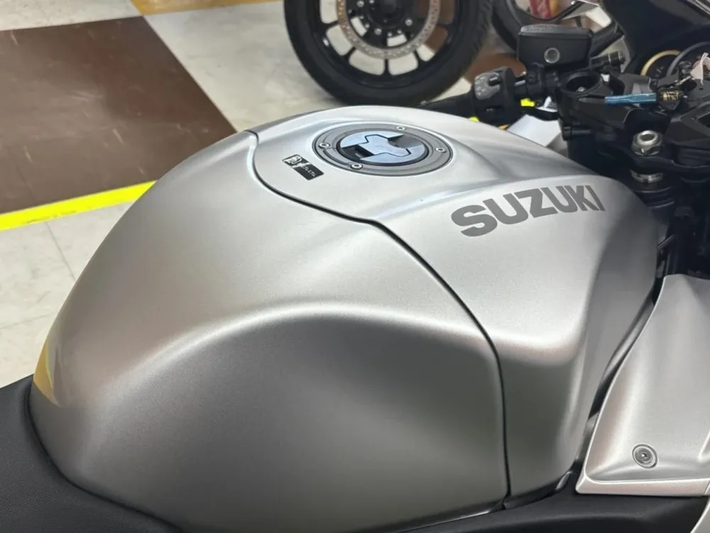 Suzuki Hayabusa 2021, чёрный, серебристый, фото 5