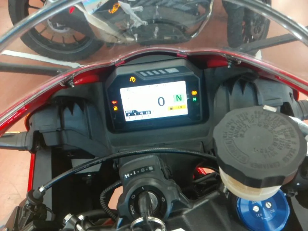 Honda CBR600RR 2022, red / blue, фото 3
