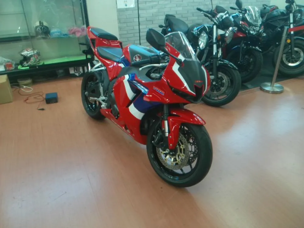 Honda CBR600RR 2022, red / blue, фото 4