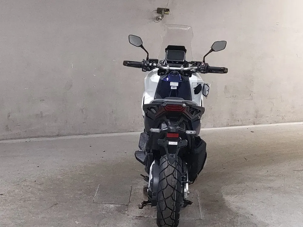Honda X-ADV750 2026, white / blue, фото 4