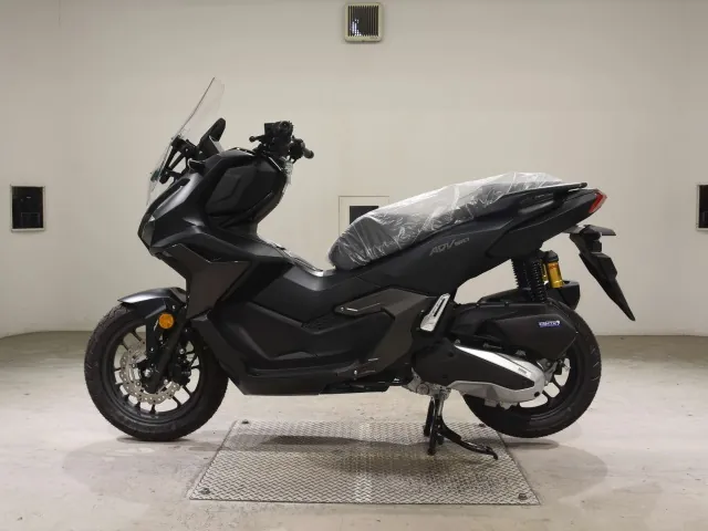 Honda ADV160, matt black, фото 2