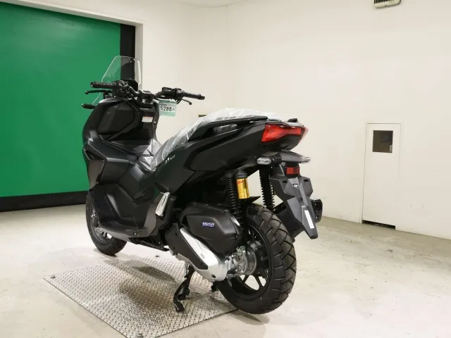 Honda ADV160, matt black, фото 6