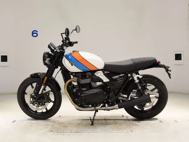 Triumph Speed Twin 900 2026, white | red | blue, фото 2