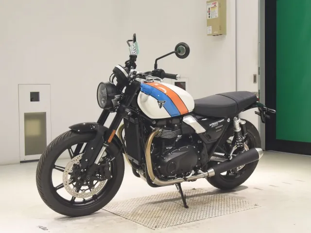 Triumph Speed Twin 900 2026, white | red | blue, фото 4