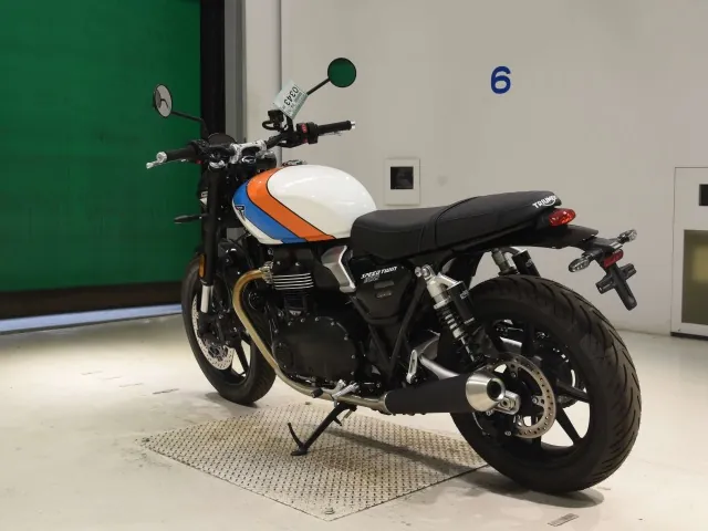 Triumph Speed Twin 900 2026, white | red | blue, фото 6