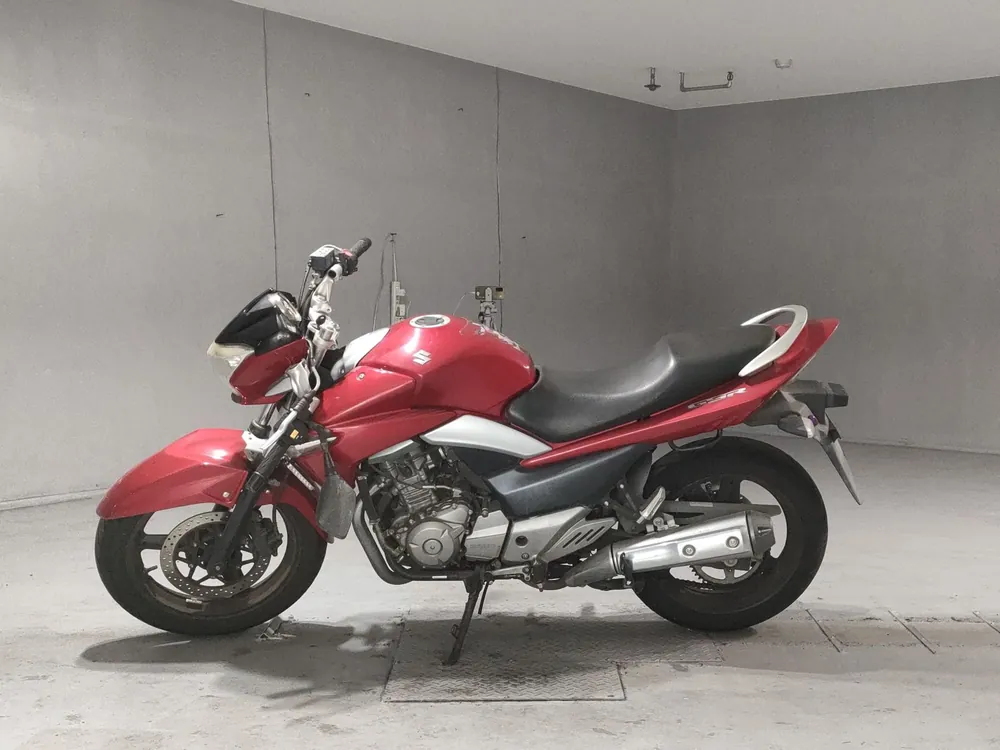 Suzuki GSR250S, красный, фото 2