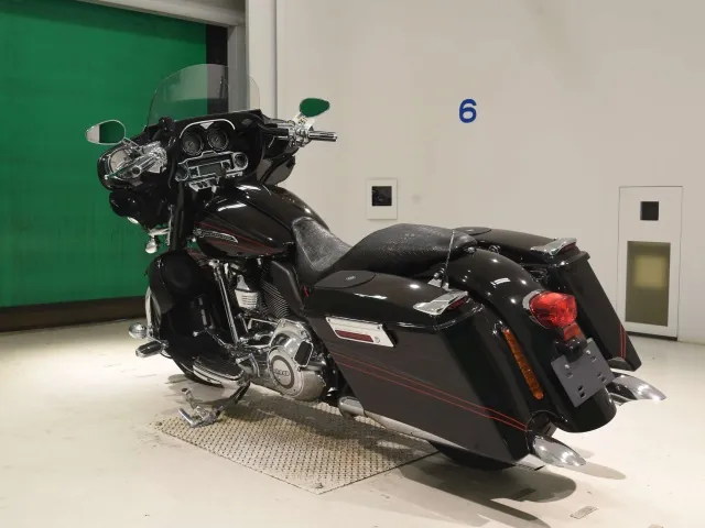 Harley-Davidson FLHXSE1800CVO 2011, red | black, фото 6