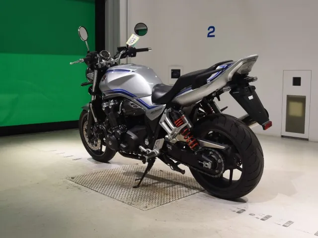 Honda CB1300 2023, серебристый, фото 6