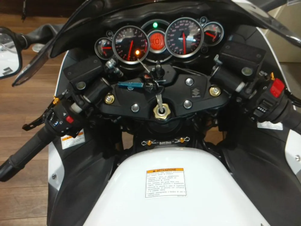 Suzuki GSX1300R 2015, p white, фото 3