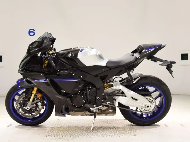 Yamaha YZF-R1M 2026, black | silver, фото 2