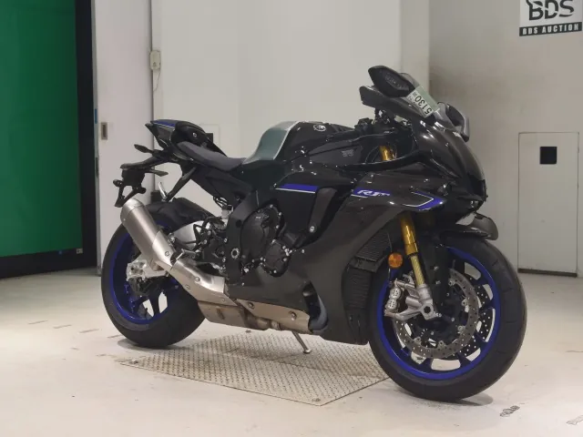 Yamaha YZF-R1M 2026, black | silver, фото 3