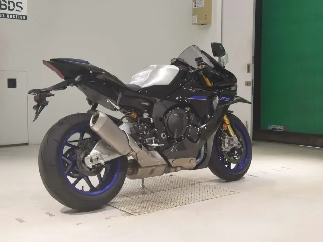 Yamaha YZF-R1M 2026, black | silver, фото 5