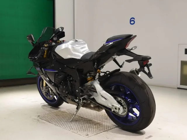 Yamaha YZF-R1M 2026, black | silver, фото 6