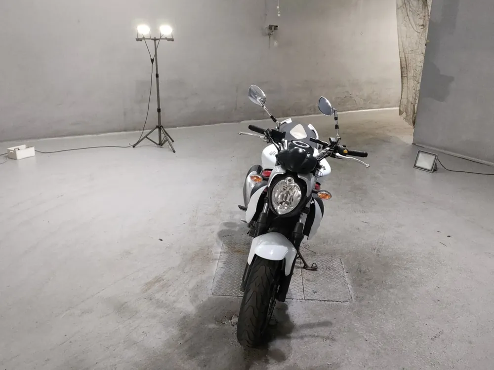 Suzuki Gladius 400 ABS 2010, white/black, фото 3