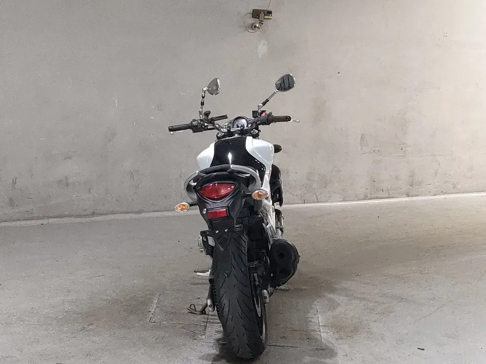 Suzuki Gladius 400 ABS 2010, white/black, фото 4