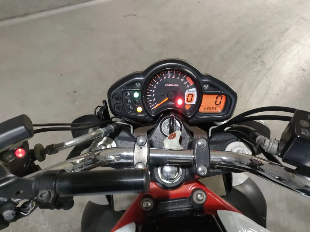 Suzuki Gladius 400 ABS 2010, white/black, фото 5
