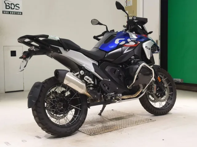 BMW R1300GS 2024, white | red | blue, фото 5