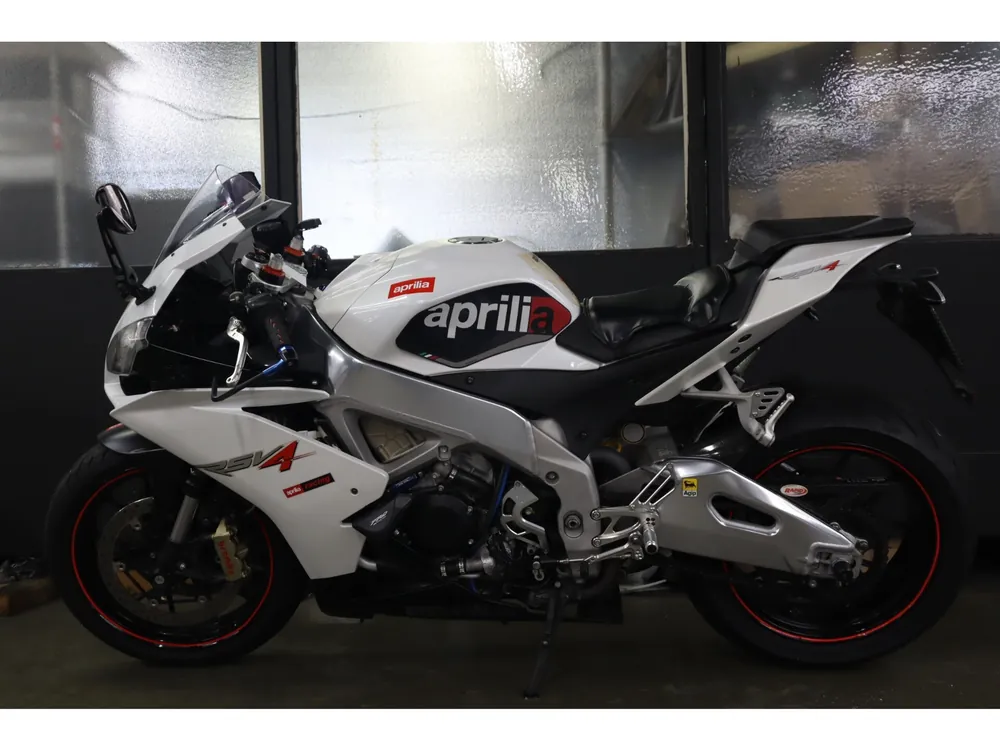 Aprilia RSV4 Factory 2011, белый, фото 4