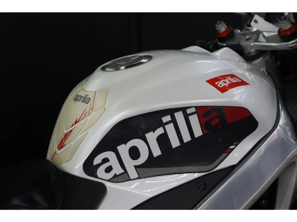 Aprilia RSV4 Factory 2011, белый, фото 6