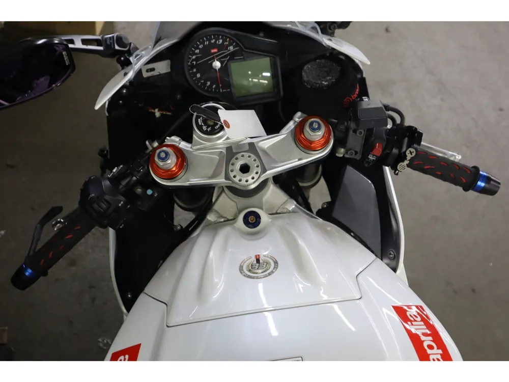 Aprilia RSV4 Factory 2011, белый, фото 9