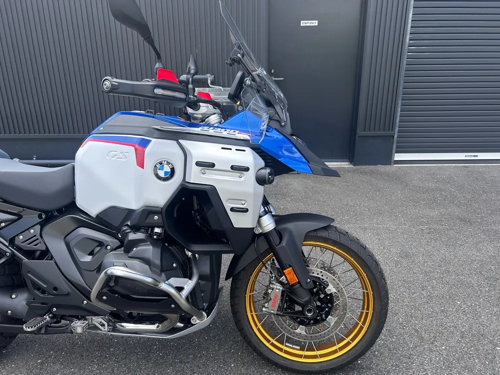 BMW R1300Gs Adv Asa 2026, white / blue, фото 16