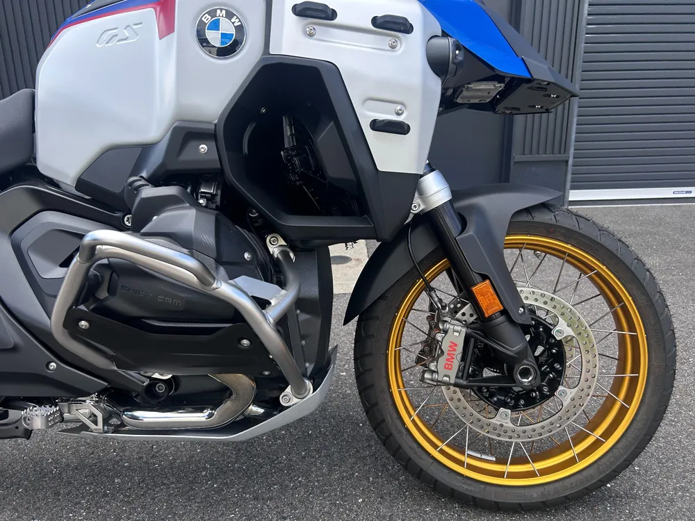 BMW R1300Gs Adv Asa 2026, white / blue, фото 17