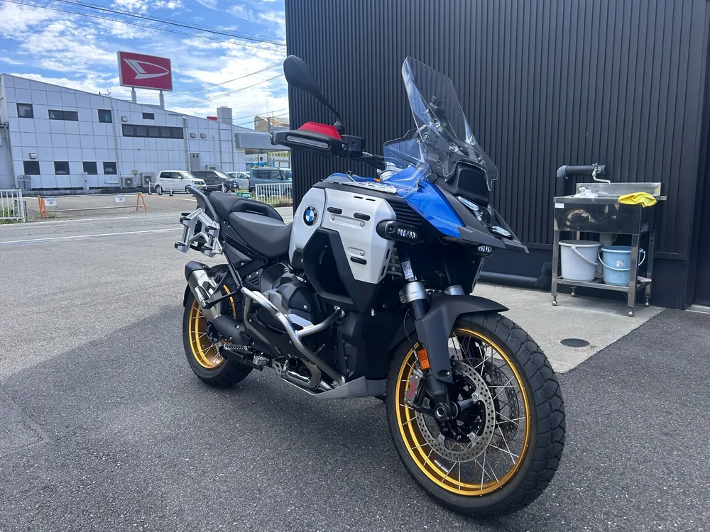 BMW R1300Gs Adv Asa 2026, white / blue, фото 3