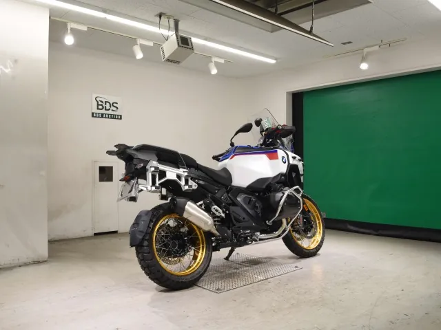 BMW R1300Gs Adv Asa 2026, white | red | blue, фото 5