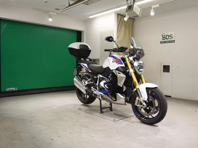 BMW R1250R 2021, white | red | blue, фото 3