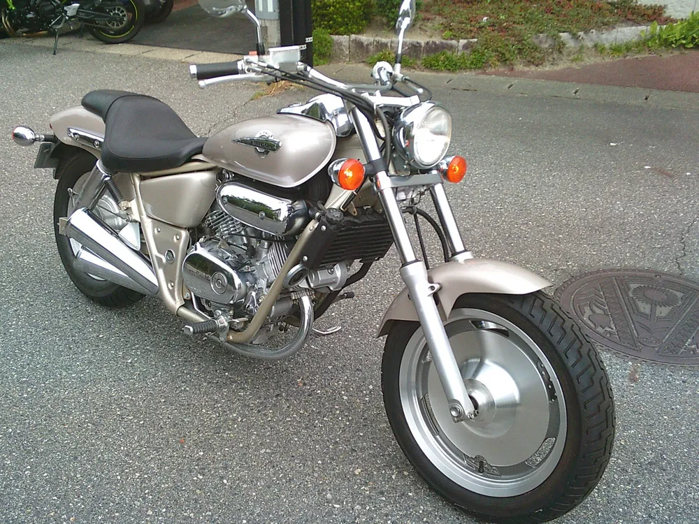 Honda V-Twin Magna 250, золотистый, фото 2