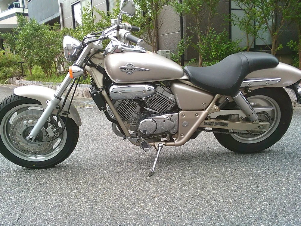 Honda V-Twin Magna 250, золотистый, фото 4