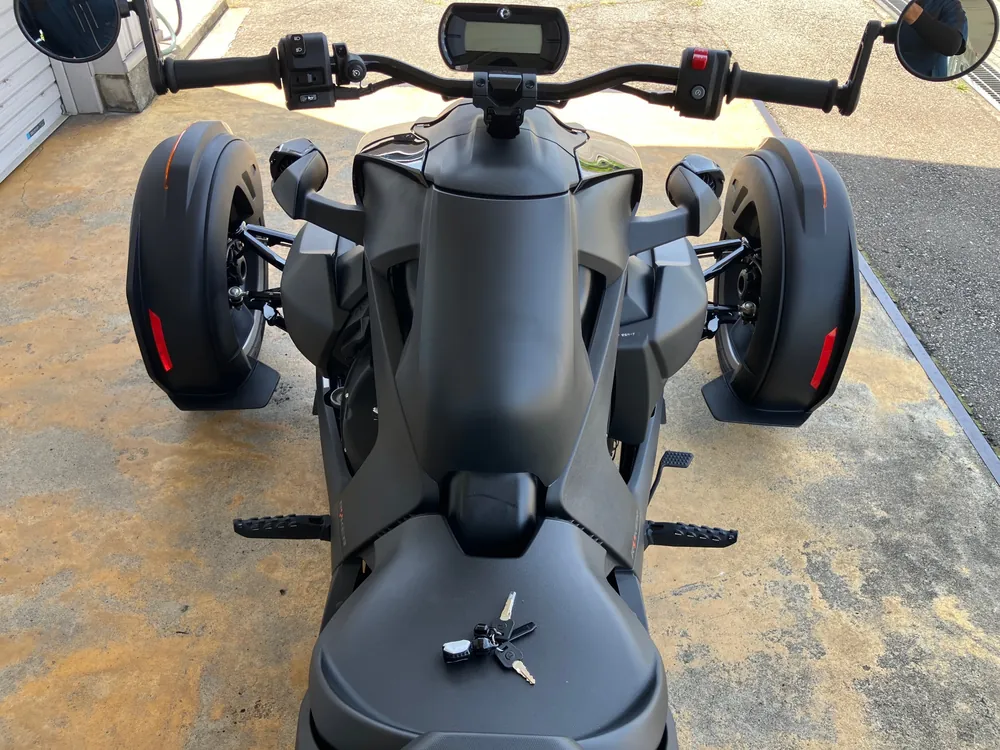 BRP Can-Am Spyder 2024, maddo black, фото 10