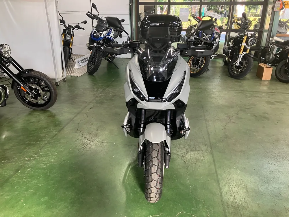 Honda X-ADV750 2026, серебристый, фото 3